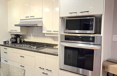 Upper Lonsdale House | Stylish and Cozy Room with shared kitchen and bathroom- North vancouver