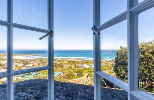 Cape Peninsula House | Stylish and Spacious Luxury Bungalow with Pool and Sea views