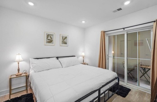 Brookland Bed & Breakfast | Stylish Brookland Unit Close to Coffee and Stores
