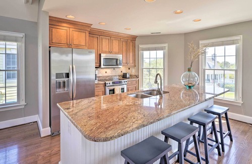 Buck Island House | Stylish Coastal Home: Walk to Corolla Beach!