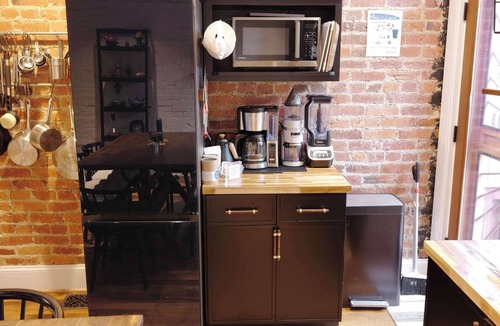 Park View House | Stylish DC Hidden Retreat Near Metro + Sleeps 8