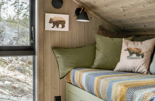 Rakkestad House | Stylish edge-of-forest cabin by the water