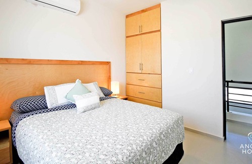La Paz House | Stylish Home with Shared Pool, BBQ, Private Patio