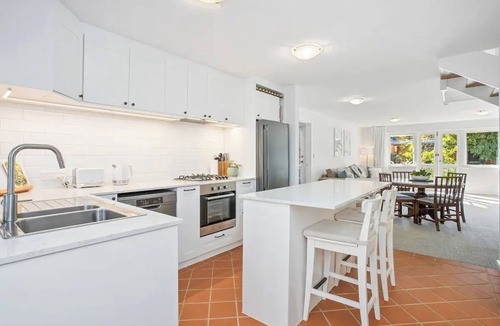North Fremantle House | Stylish Living Near Port Beach With Two Car Bays + Starlink Internet