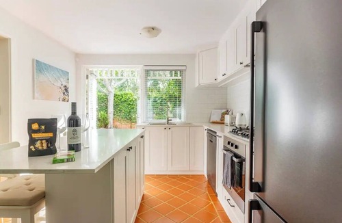 North Fremantle House | Stylish Living Near Port Beach With Two Car Bays + Starlink Internet