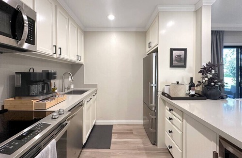 Vichy Springs Condo | Stylish Napa Retreat | Patio W/D 10 Min to DT