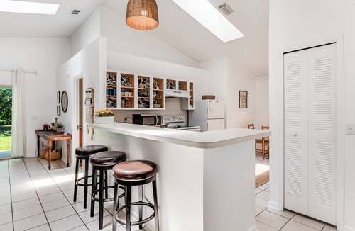 Golden Glades - The Woods House | Stylish Retreat Near Beaches & Attractions - Private, Clean, Comfortable