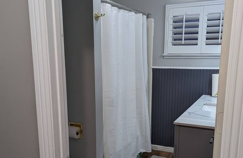 Santa Paula House | Stylish & Spacious 2 Bed Home near Ventura Beach