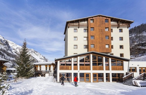 Les Brevieres Apartment | Stylish Stay with Terrace & Wellness