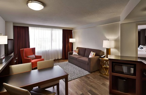 Friendship Heights Hotel | Stylish Suites | Proximity to Downtown DC & National Zoo | Pool, Free Breakfast!