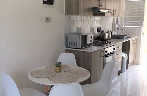 Marina da Gama Apartment | Stylish sun kissed 2 bed apartment near the sea (mountain view)