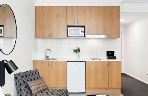 Perth Central Business District Apartment | Stylish Urban Gem: Downtown Perth