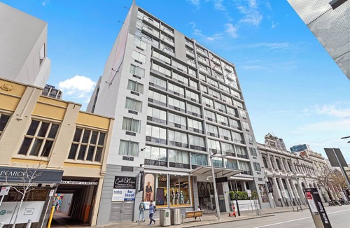 Perth Central Business District Apartment | Stylish Urban Gem: Downtown Perth