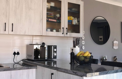 Constantia Kloof Cottage | Su Casa - Stylish & Spacious Guesthouse