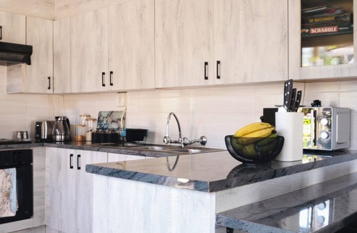 Constantia Kloof Cottage | Su Casa - Stylish & Spacious Guesthouse