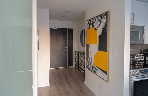 Crosstown Condo | Sub-Penthouse 35th Floor | Sleeps 9, 270° Views, Pool & Patio | Walk to BC Place