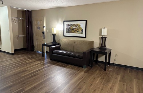 Williamsburg Square Hotel | Suburban Studios Winston-Salem near Hanes Mall