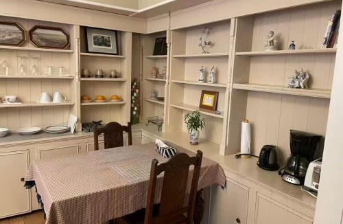 Edgemont Apartment | Suit near Grousmountain