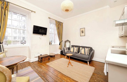 Old Town Apartment | Sun-Drenched Royal Mile Escape