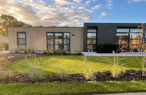 Enkhuizen Ski Chalet | "Sunkiss at the IJsselmeer"