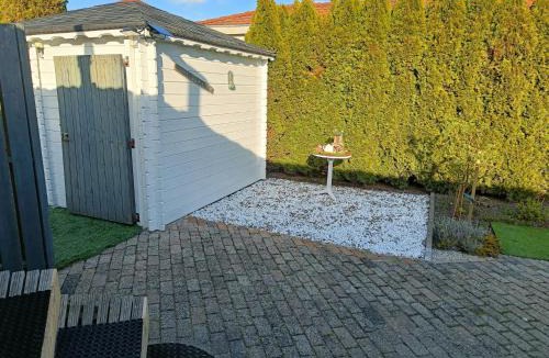Berkhout Ski Chalet | Sunny Chalet near Amsterdam at Camping Venhop