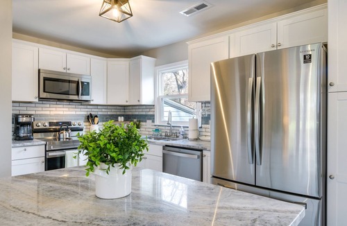 High Point House | Sunny Family Home, 3 Mi to High Point Market!