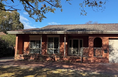 Turner House | Sunny King Room | 5-Min Walk to ANU | Near City