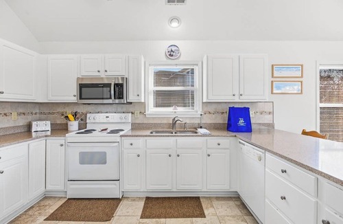 Carolina Dunes House | Sunny Lagoon | Walk to Beach & Sound | Hot Tub and Dog Friendly