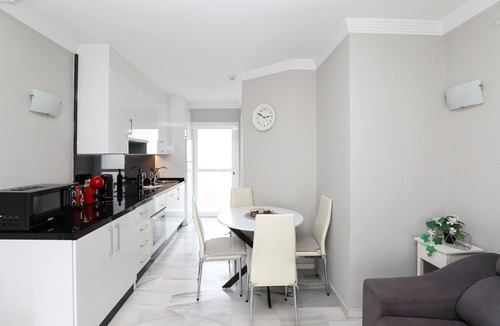 Urbanizacion Hacienda las Chapas Ski Chalet | Sunny townhouse - great hotel facilities