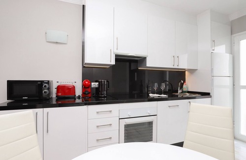 Urbanizacion Hacienda las Chapas Ski Chalet | Sunny townhouse - great hotel facilities