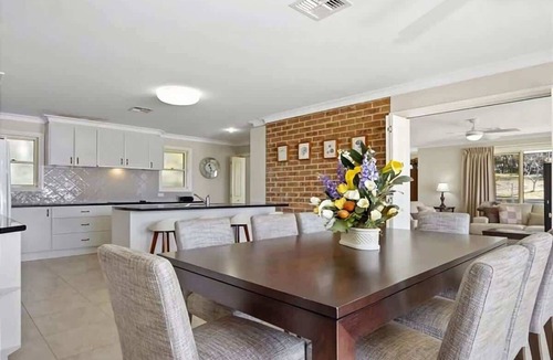 Mossy Point House | Sunrise Road Everything at your fingertips