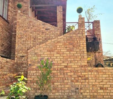 Randpark Ridge Apartment | Sunrise Self-catering Apartment Honeydew with Solar backup