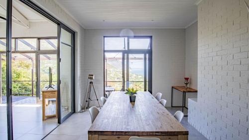 Scott Estate House | Sunset Bay Stay