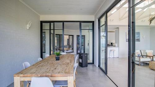 Scott Estate House | Sunset Bay Stay