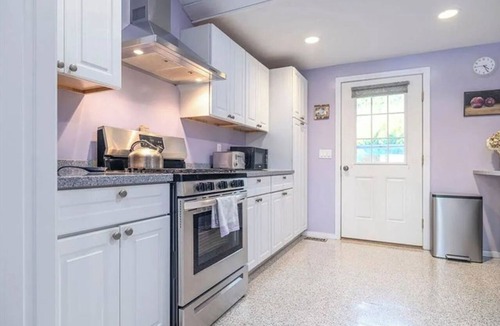 Southold House | Sunset Cottage - Waterfront Beach House on Shelter Bay with Private Dock