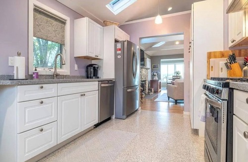 Southold House | Sunset Cottage - Waterfront Beach House on Shelter Bay with Private Dock