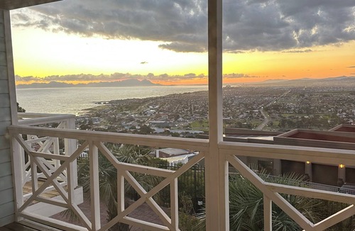 Mountainside House | Sunset Cove - cozy vacation home with sea view