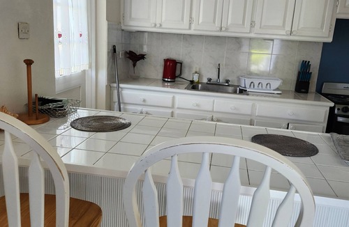 Porters House | Sunset Nook: Cozy one bedroom apartment