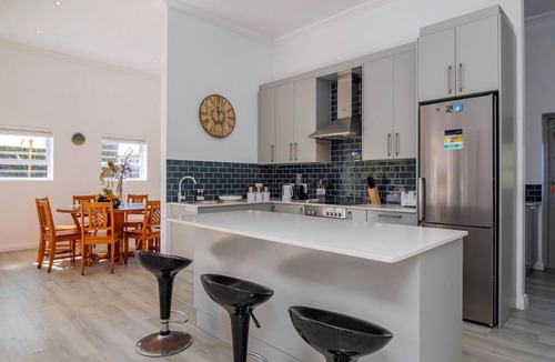 Hermanus Apartment | Sunset Villa | A happy place |Pool