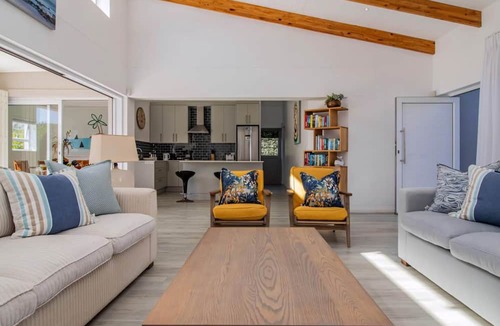 Hermanus Apartment | Sunset Villa | A happy place |Pool