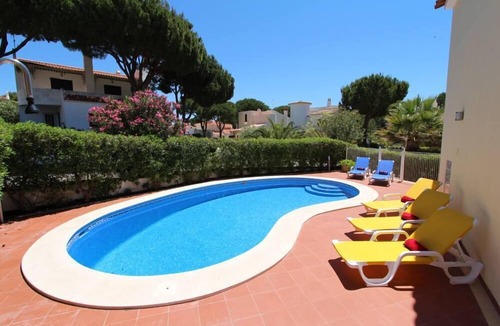 Quarteira House | Superb family home in the heart of Vilamoura on 500m plot, enclosed swimming pool