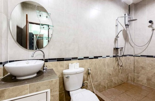 Bang Kho Laem Villa | SUPERIOR WHITE Fabulous 1-bedroom in villa with AC in vibrant Bangkok