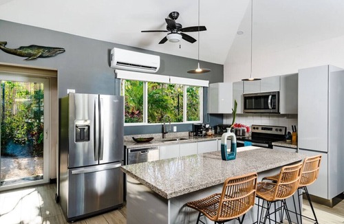 Avellanas Beach House | Surfer`s Heaven - Modern, new home, close to beach