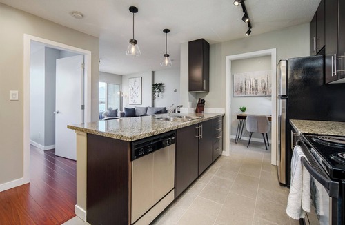 Chinatown Condo | Sweat Condo, Central Location+ One Free Parking!
