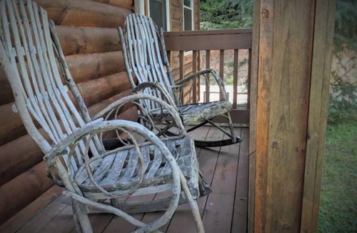 Boomer Cabin | Sweet Water Lodge -Beautiful Cabin in NC Mountains