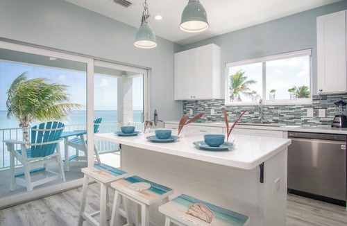 Little Venice House | Swept Away – 3BR/2BA Keys Retreat with Pool, Dock & Stunning Open Water Views