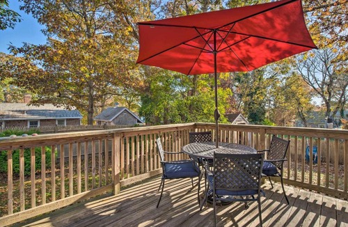 South Dennis House | Swim & Unwind! Follins Pond Cottage Near Beach