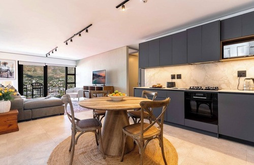 Bo'Kaap Apartment | Table Mountain Majesty - 270 Views, Modern