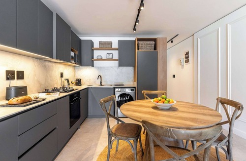 Bo'Kaap Apartment | Table Mountain Majesty - 270 Views, Modern
