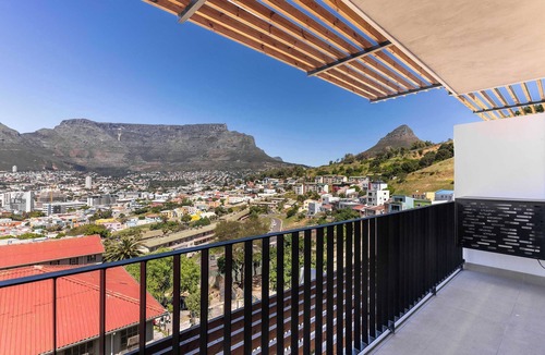 Bo'Kaap Apartment | Table Mountain Majesty - 270 Views, Modern